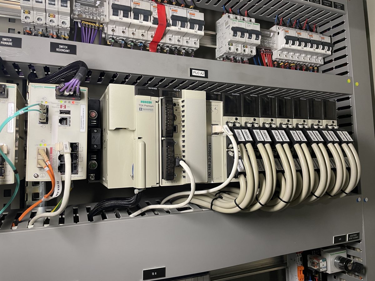 Automate TSX Premium et ses interfaces avant modernisation.